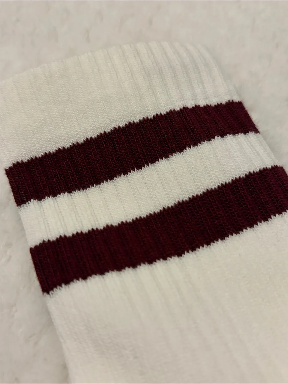 NWOT Bombas Vintage Stripes Half Calf Socks - White With Burgundy Stripes-Small